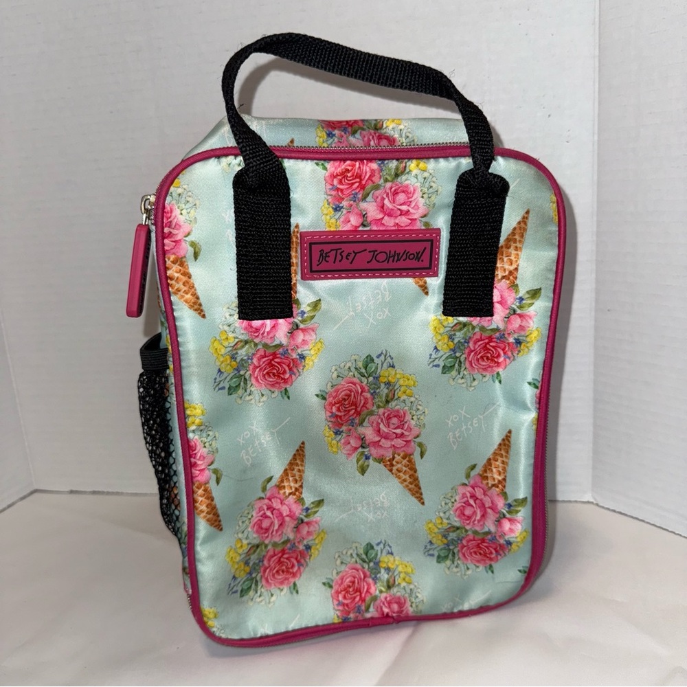 Betsey Johnson Roses Ice Cream Cones Pink Cosmetic/ Make-up/Lunch/Sack Bag Tote‎